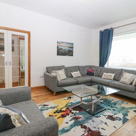 Coed Llai Villa Хоулихед Екстериор снимка
