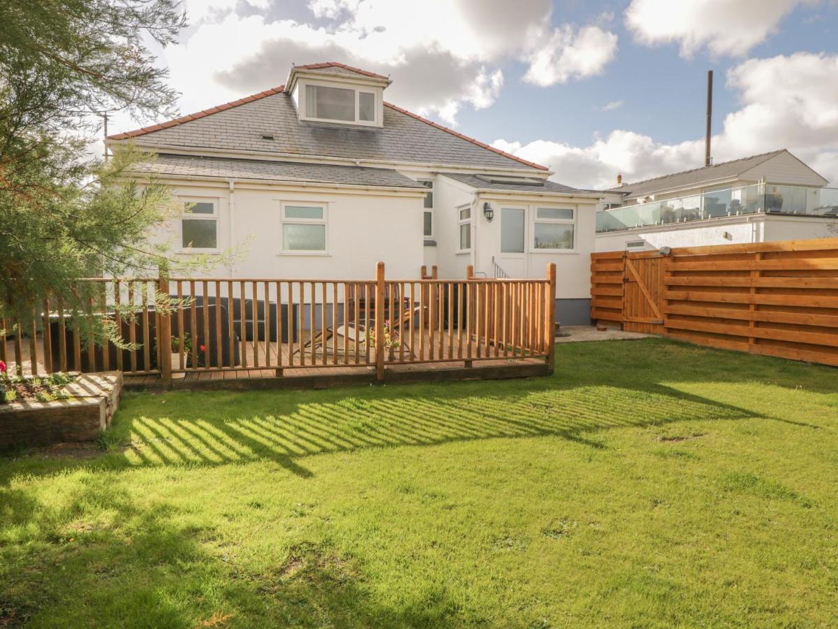 Coed Llai Villa Хоулихед Екстериор снимка