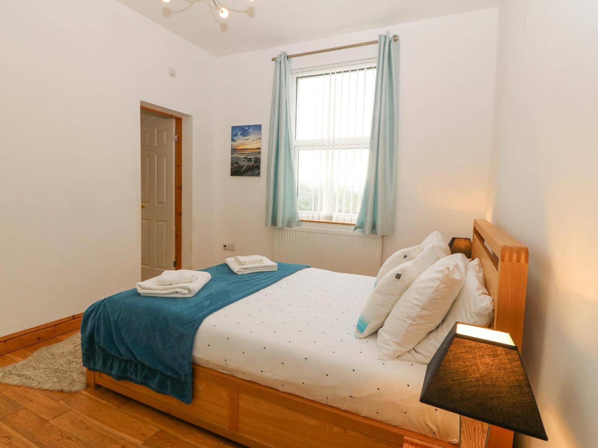 Coed Llai Villa Хоулихед Екстериор снимка