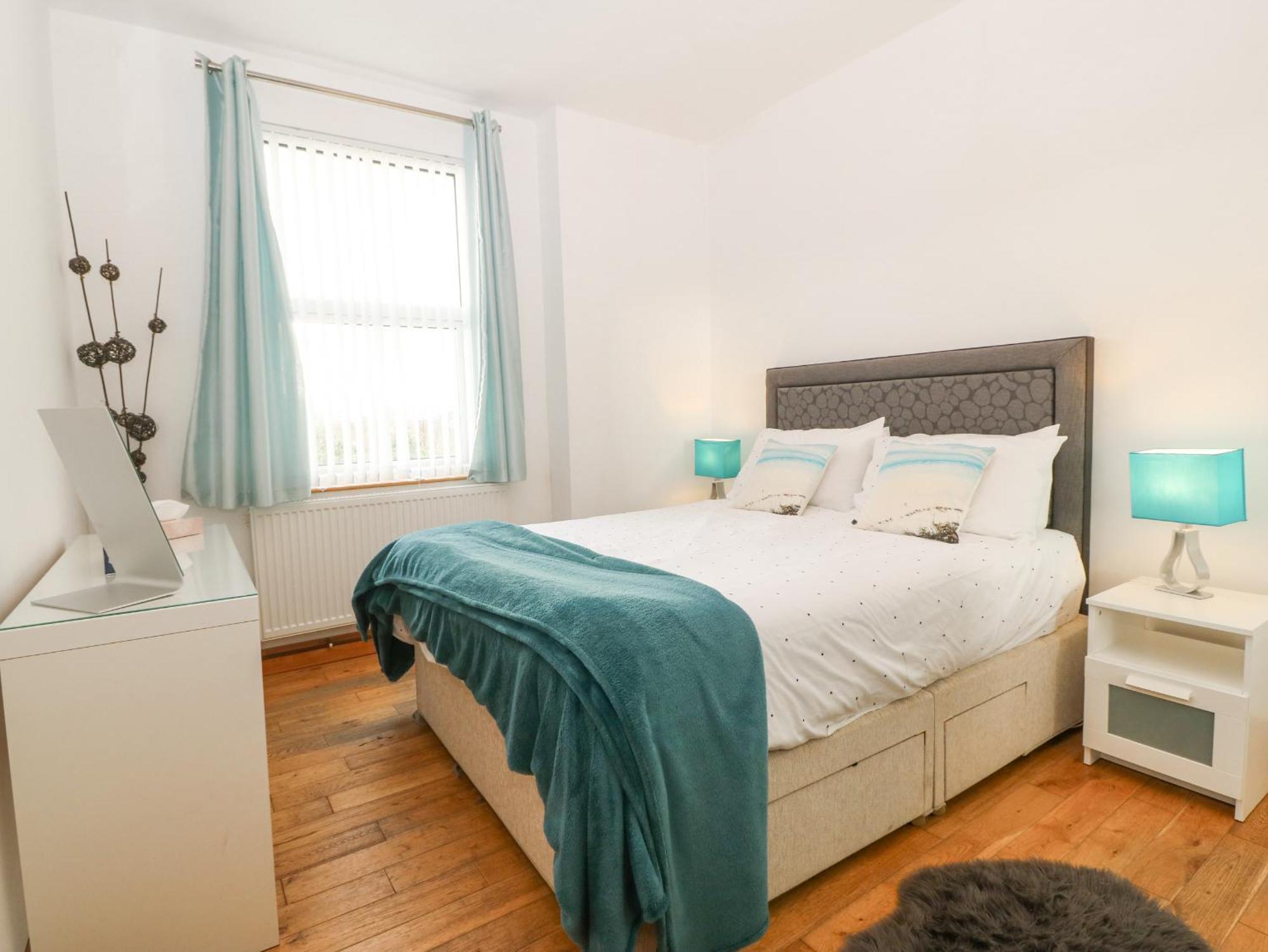 Coed Llai Villa Хоулихед Екстериор снимка