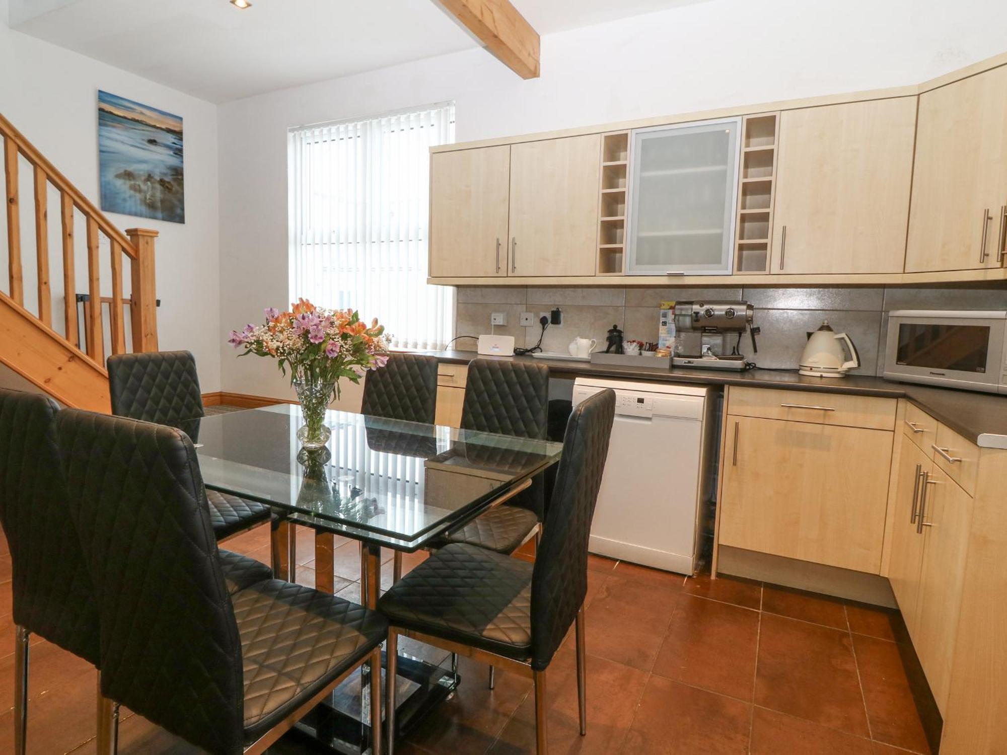 Coed Llai Villa Хоулихед Екстериор снимка