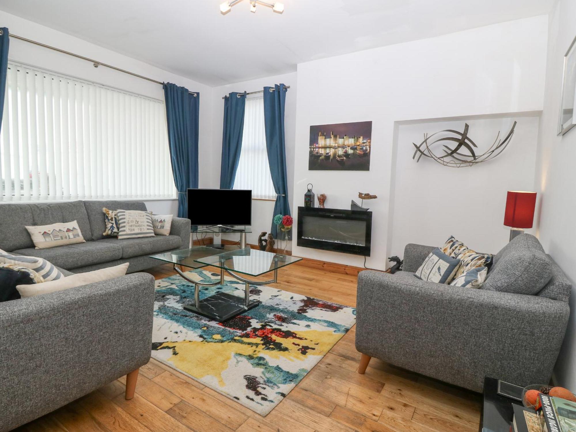 Coed Llai Villa Хоулихед Екстериор снимка