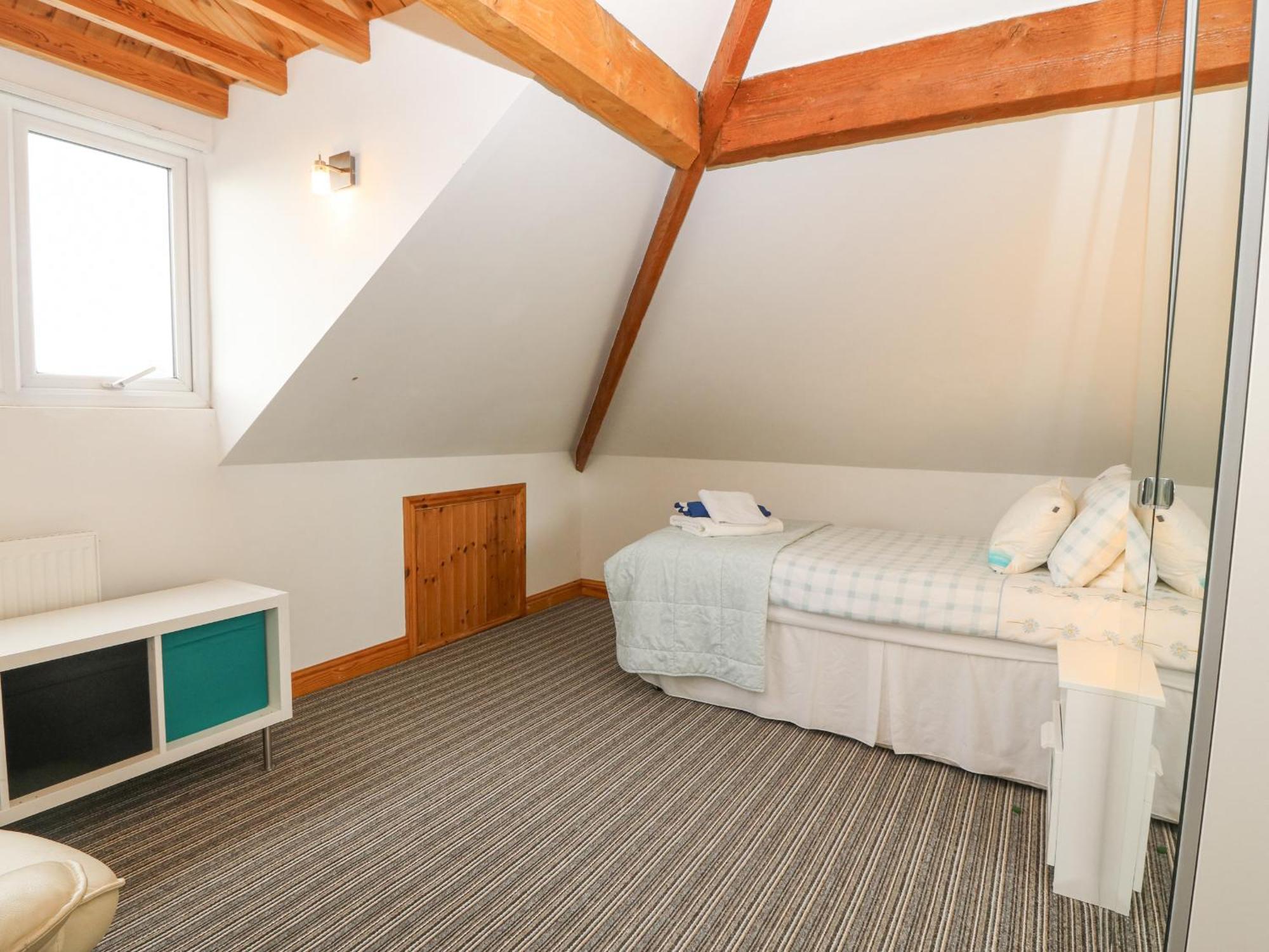 Coed Llai Villa Хоулихед Екстериор снимка
