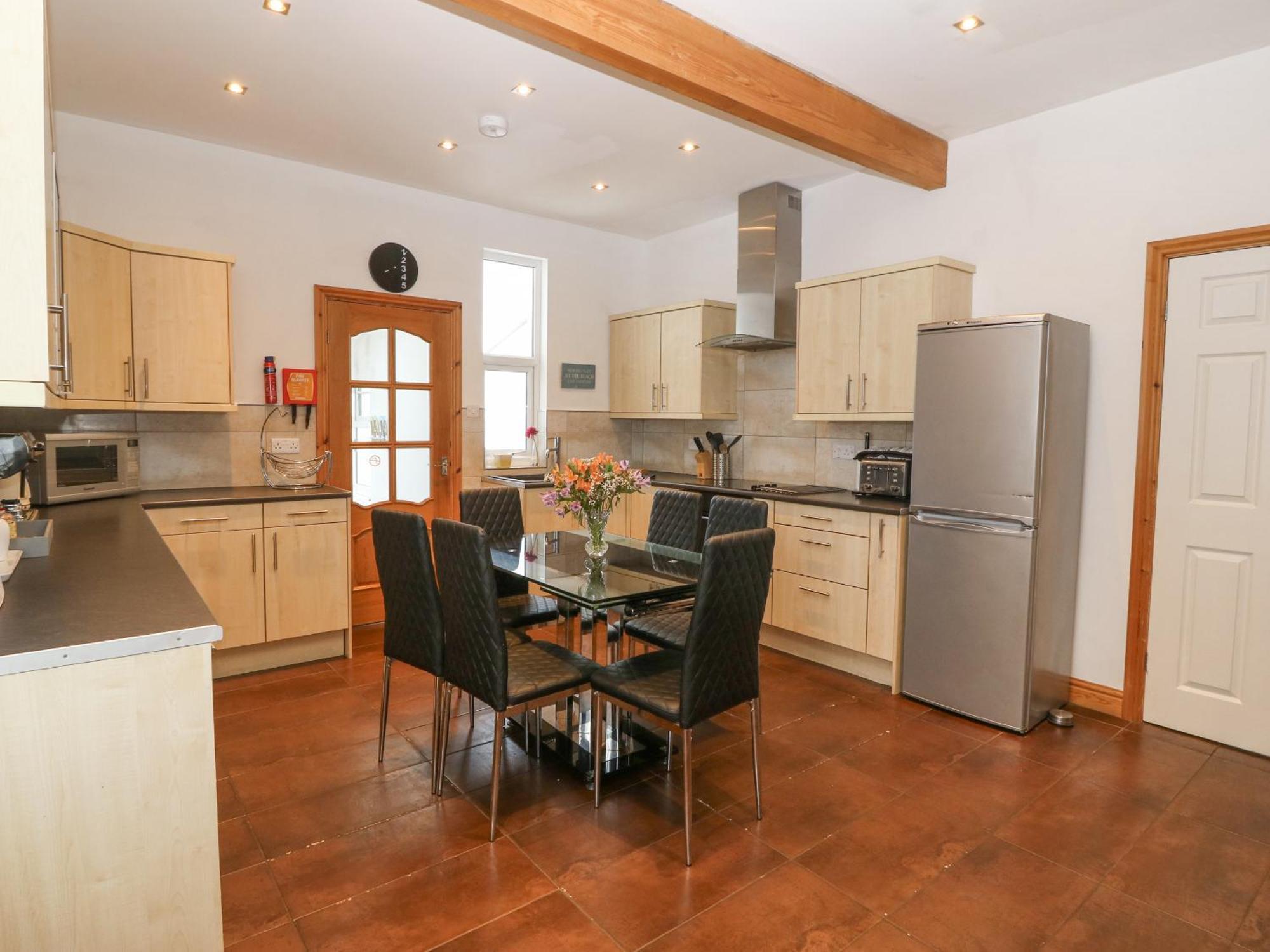 Coed Llai Villa Хоулихед Екстериор снимка